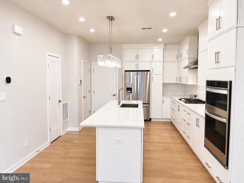 7556 Sawyer Farm Way #1403, Mclean, VA 22102