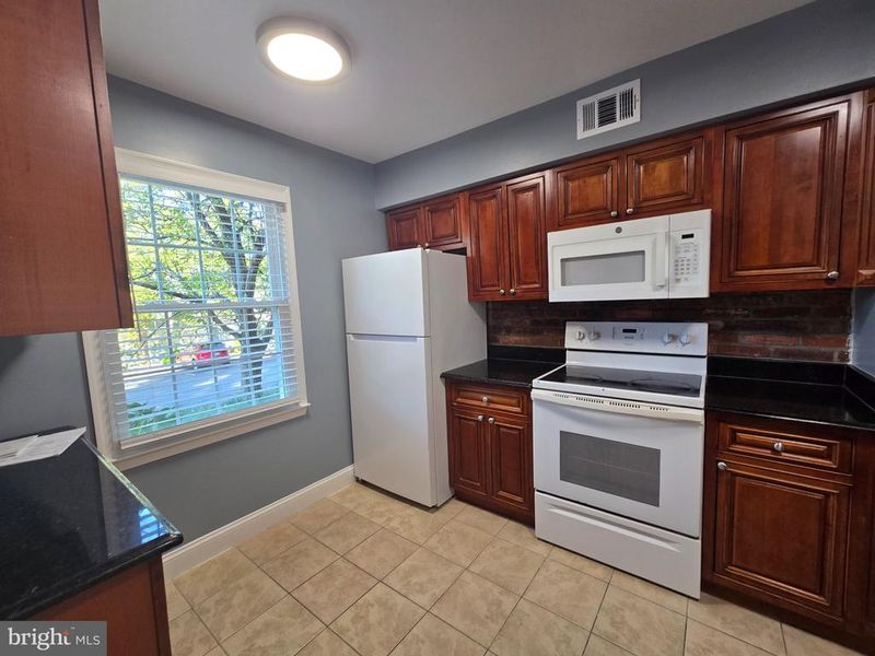 8363 Dunham Ct #611, Springfield, VA 22152