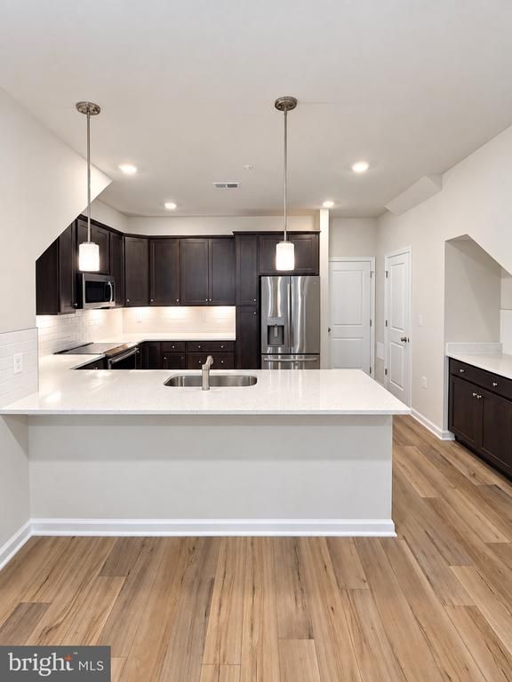 42639 Darala Dr, Ashburn, VA 20147