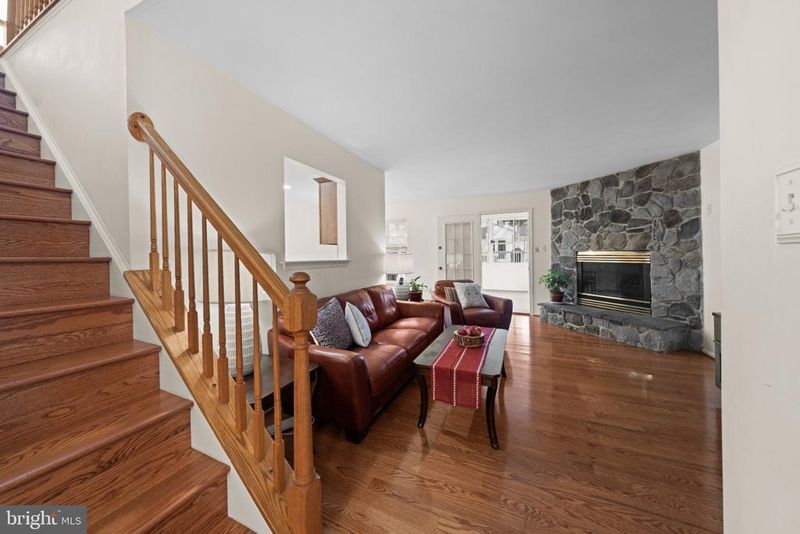 12521 Hawks Nest Ln, Germantown, MD 20876