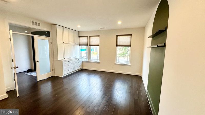 20265 Oak Bluff Dr, Ashburn, VA 20147