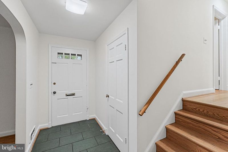 5625 Ogden Rd, Bethesda, MD 20816
