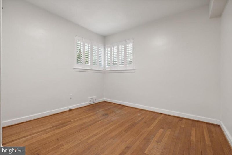 8216 Roanoke Ave, Takoma Park, MD 20912