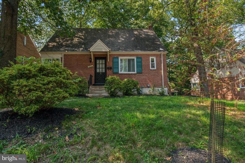 8216 Roanoke Ave, Takoma Park, MD 20912