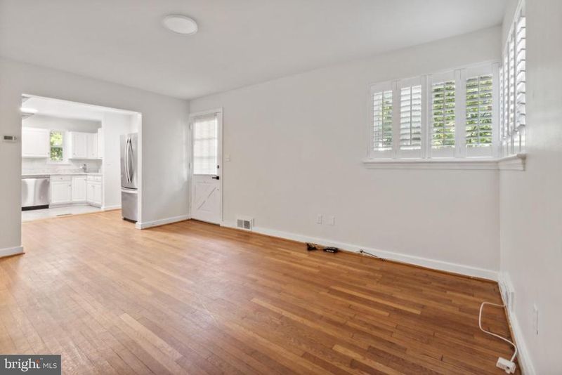8216 Roanoke Ave, Takoma Park, MD 20912