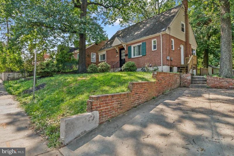 8216 Roanoke Ave, Takoma Park, MD 20912