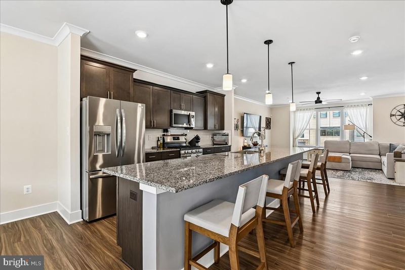 612 Lakemont Dr, Glen Burnie, MD 21060