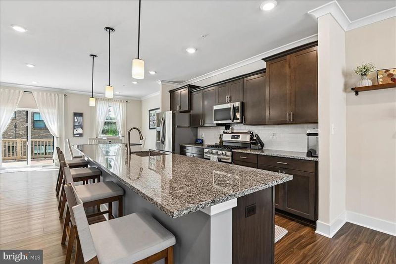 612 Lakemont Dr, Glen Burnie, MD 21060