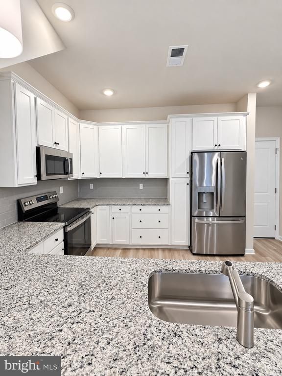 42635 Darala Dr, Ashburn, VA 20147
