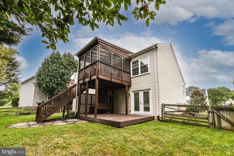 56 Mcpherson Cir, Sterling, VA 20165