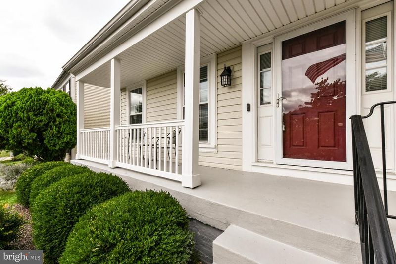 56 Mcpherson Cir, Sterling, VA 20165