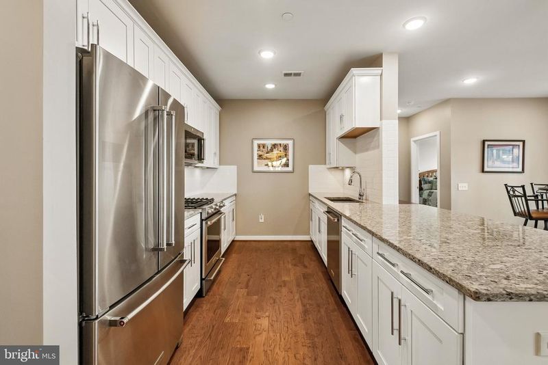 3989 Norton Pl #402, Fairfax, VA 22030