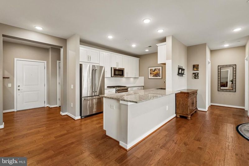 3989 Norton Pl #402, Fairfax, VA 22030