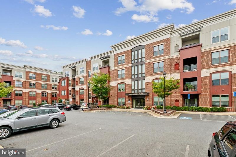3989 Norton Pl #402, Fairfax, VA 22030
