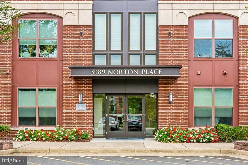 3989 Norton Pl #402, Fairfax, VA 22030