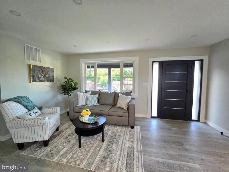 6065 Munson Hill Rd, Falls Church, VA 22044