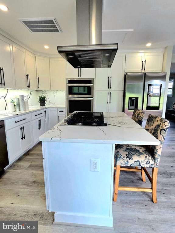 6065 Munson Hill Rd, Falls Church, VA 22044