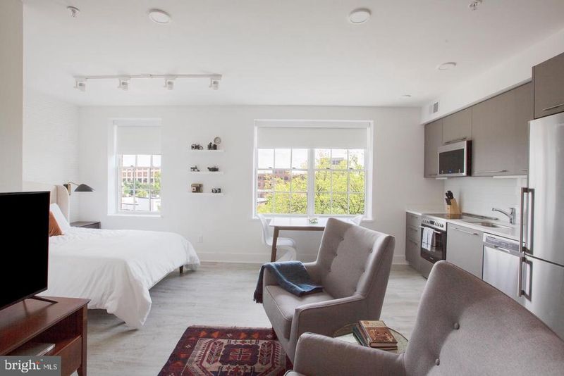 816 Potomac Ave SE #204, Washington, DC 20003