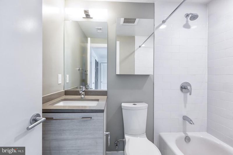 816 Potomac Ave SE #204, Washington, DC 20003
