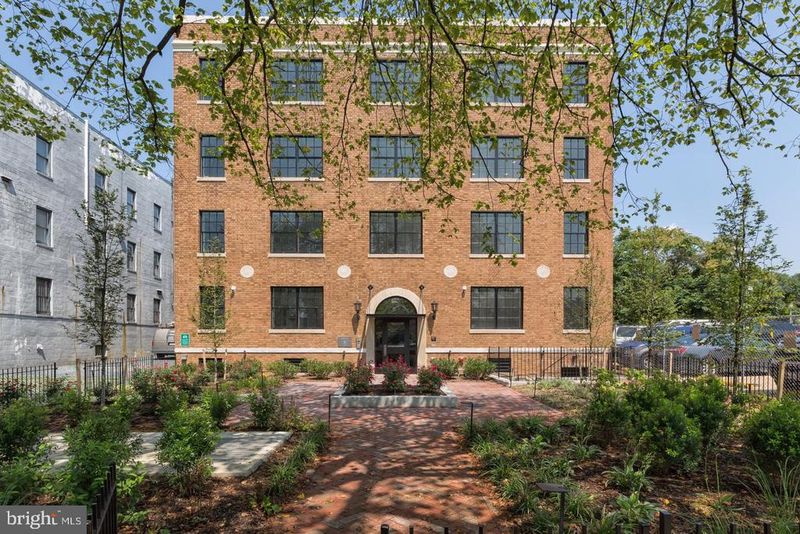 816 Potomac Ave SE #204, Washington, DC 20003