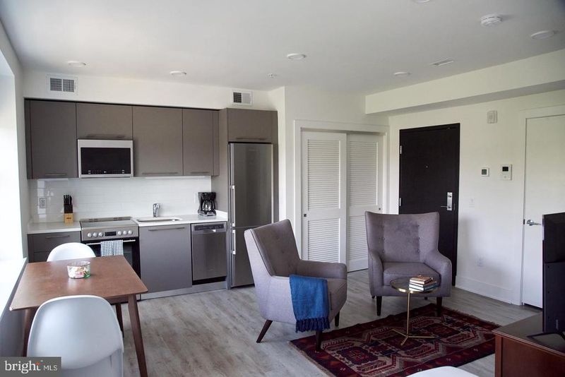 816 Potomac Ave SE #204, Washington, DC 20003