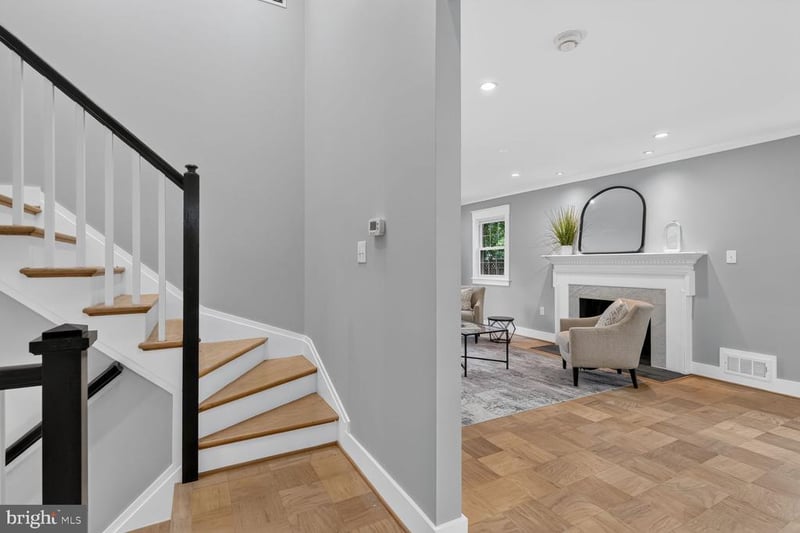 1022 Croton Dr, Alexandria, VA 22308