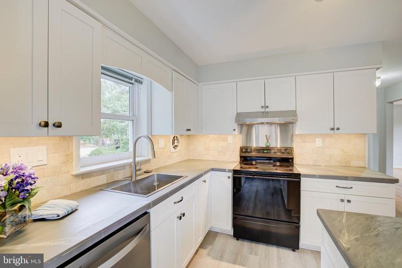 6504 Baltimore, Hyattsville, MD 20782