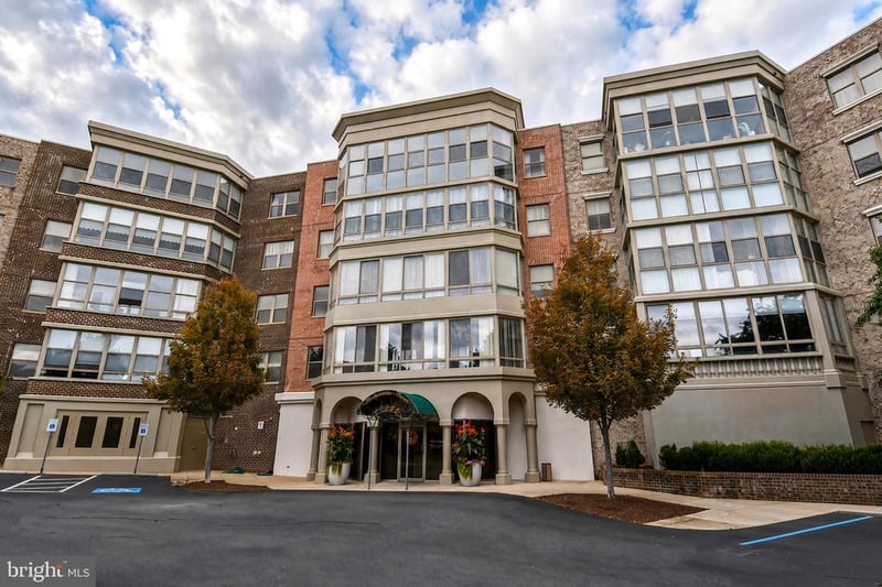 19350 Magnolia Grove Sq #201, Leesburg, VA 20176