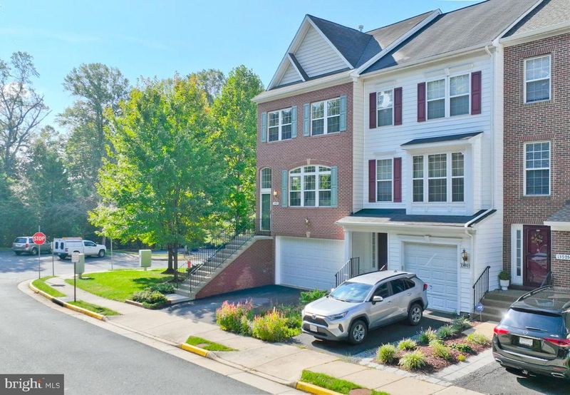 13901 Gothic Dr, Centreville, VA 20121