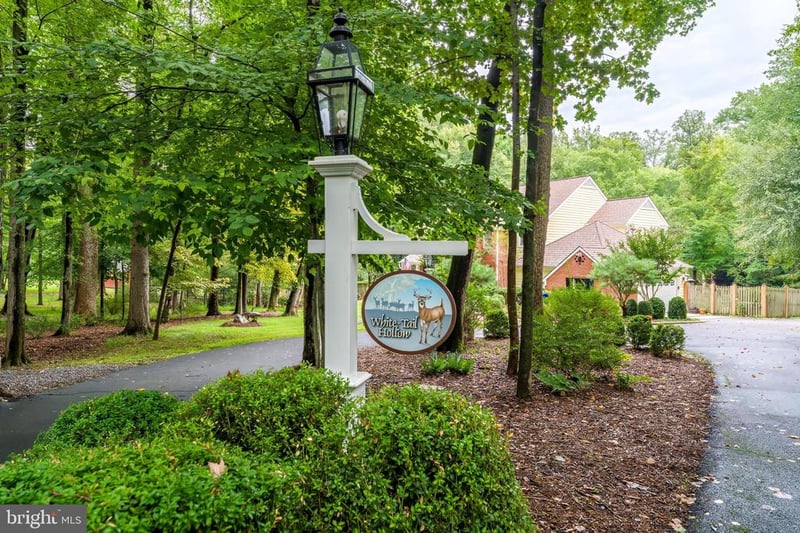9709 Arnon Chapel Rd, Great Falls, VA 22066