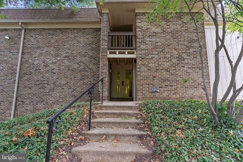5766 Rexford Ct #M, Springfield, VA 22152