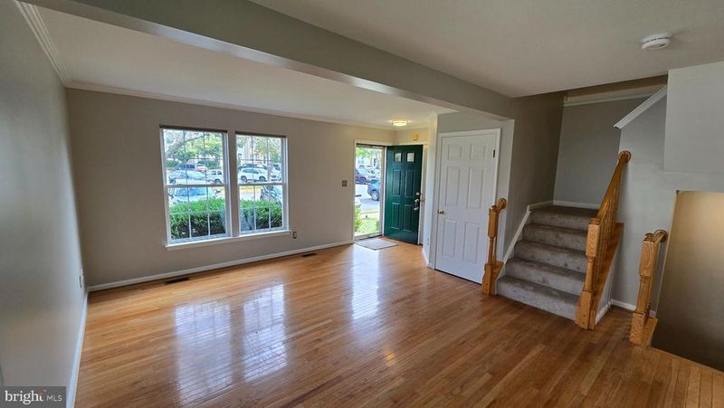 7044 Rogue Ln, Gainesville, VA 20155