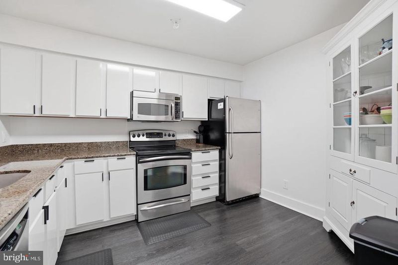 3179 Summit Square Dr #2-A2, Oakton, VA 22124
