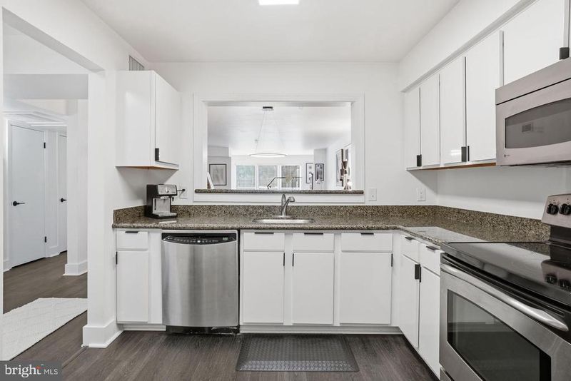 3179 Summit Square Dr #2-A2, Oakton, VA 22124