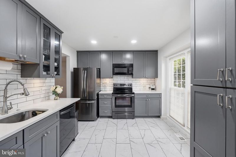 20107 Torrey Pond Pl, Gaithersburg, MD 20886
