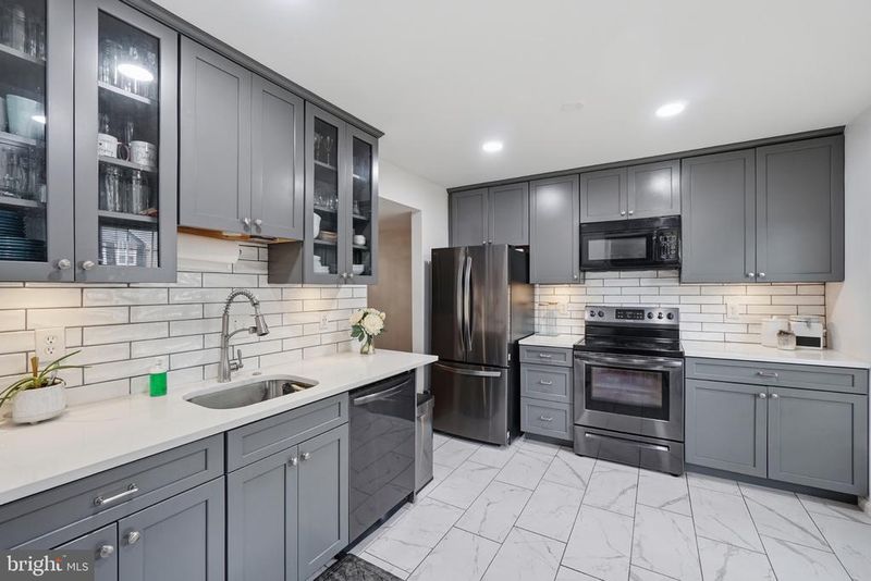 20107 Torrey Pond Pl, Gaithersburg, MD 20886
