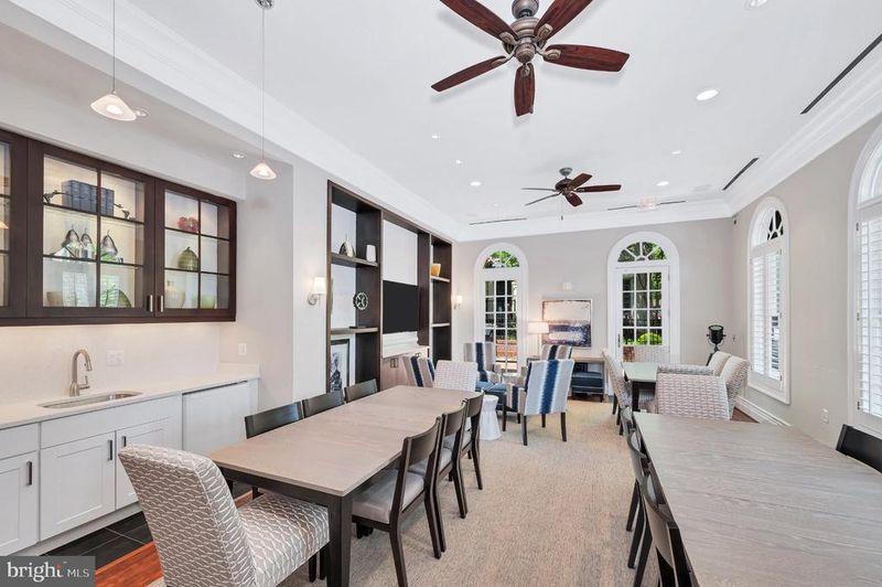702 Rose Sq, Alexandria, VA 22314