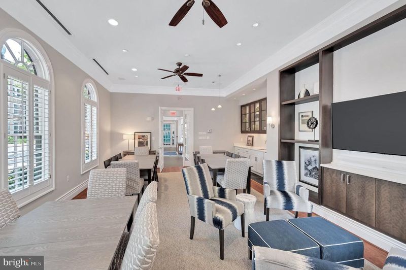702 Rose Sq, Alexandria, VA 22314