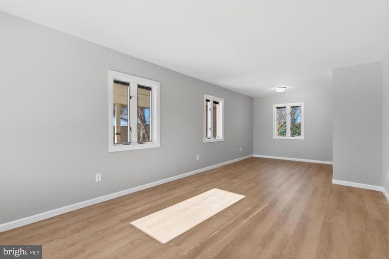 1813 Olmstead Dr, Falls Church, VA 22043