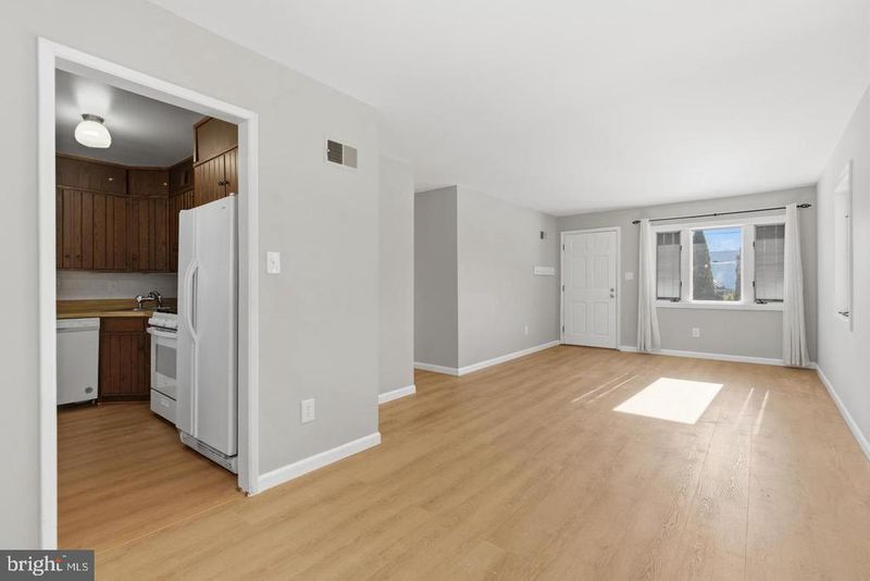 1813 Olmstead Dr, Falls Church, VA 22043