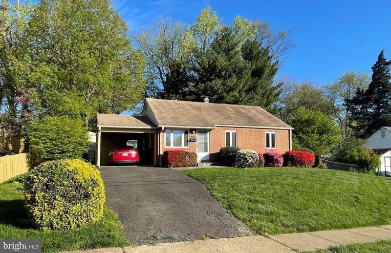 1813 Olmstead Dr, Falls Church, VA 22043