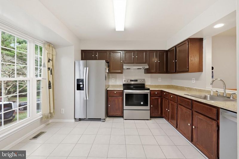 4000 Sparrow House Ln, Burtonsville, MD 20866