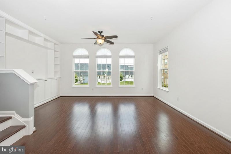 5961 Whelan Ln, Frederick, MD 21703