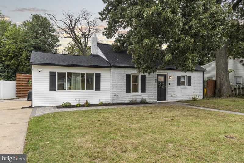 7684 Pine Haven Dr, Pasadena, MD 21122