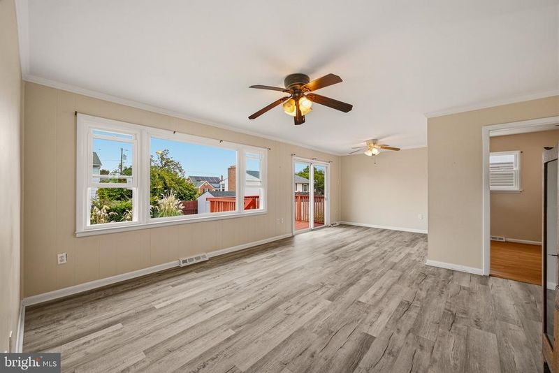 158 Riviera Dr, Pasadena, MD 21122