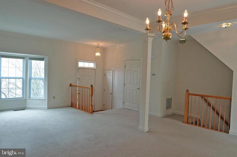 14243 Glade Spring Dr, Centreville, VA 20121
