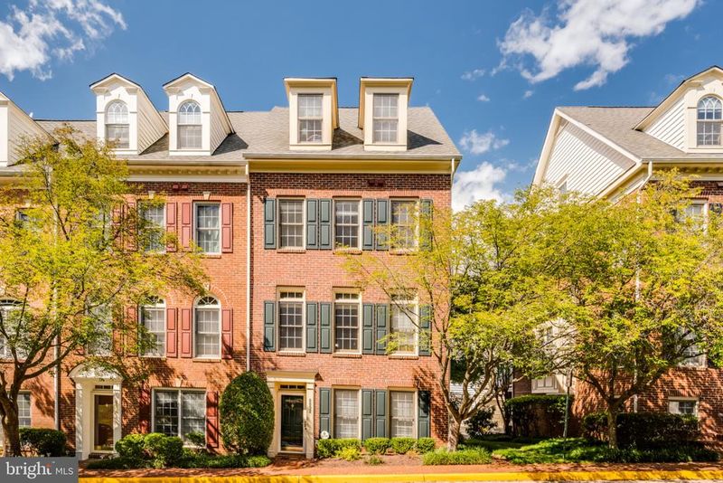 8892 Ashgrove House Ln, Vienna, VA 22182