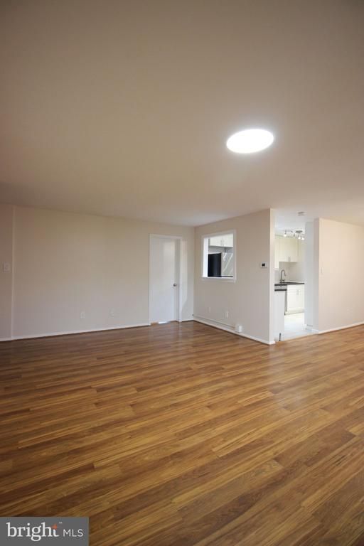 212 Locust St SE #106, Vienna, VA 22180