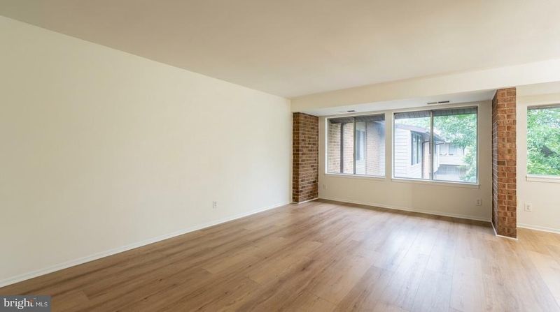 19419 Brassie Pl #304, Montgomery Village, MD 20886