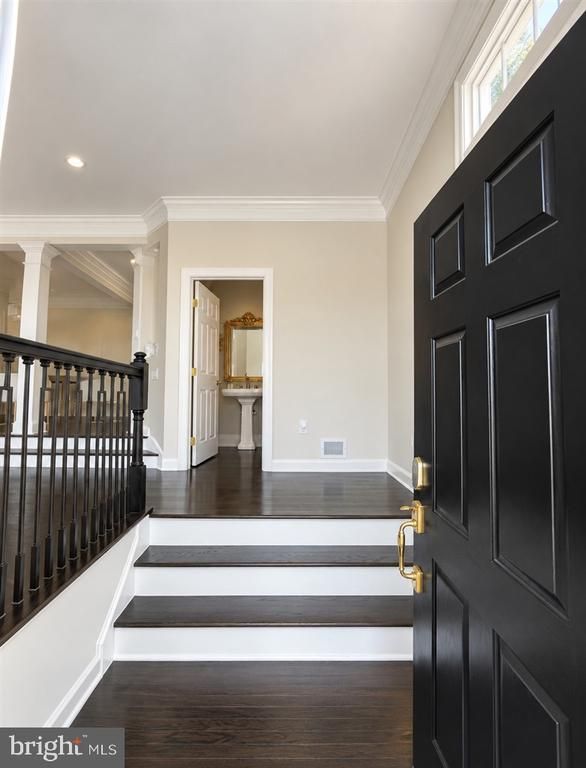 13535 Flowerfield Dr, Potomac, MD 20854